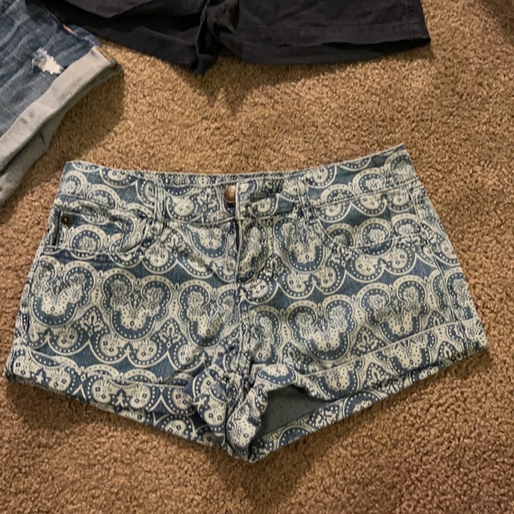 Shorts - Picture 14 of 14